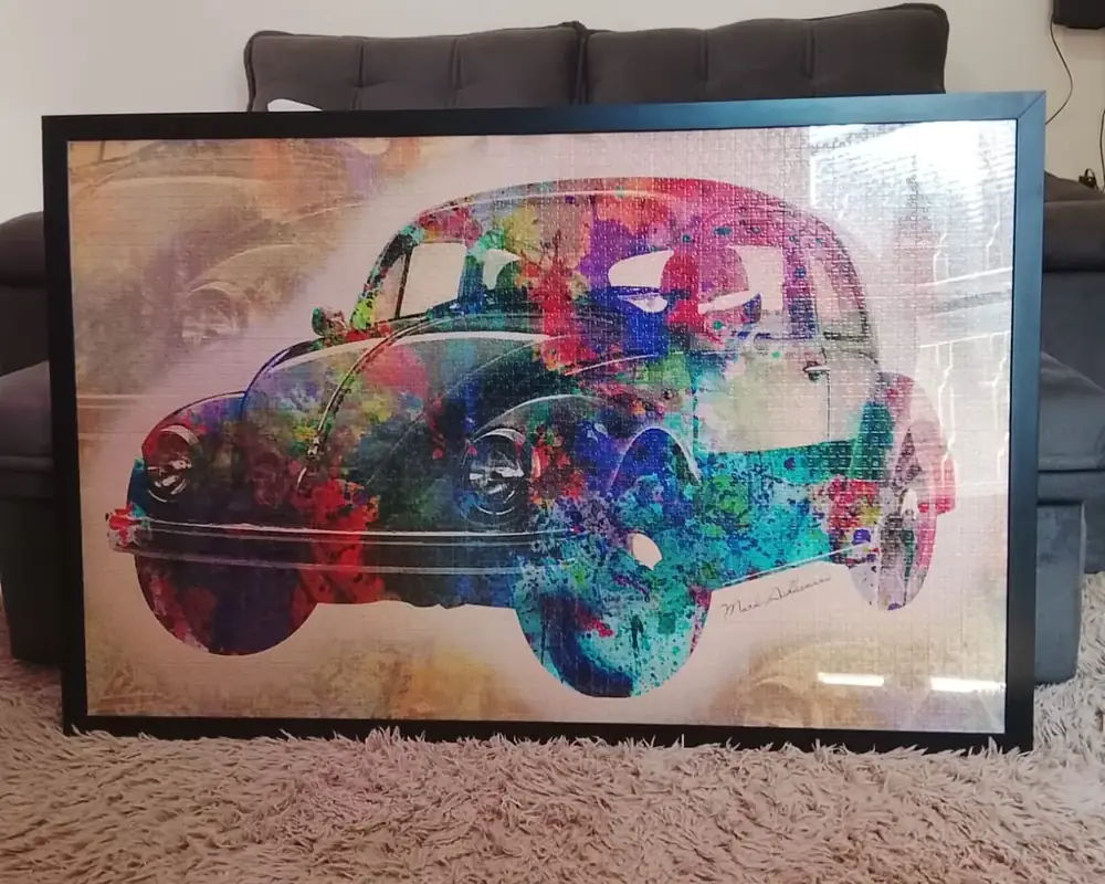 Quebra-cabeça de fusca colorido emoldurado com moldura preta